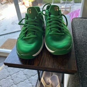 Basketball shoes: NIKE Sabrina2 “OREGON”  EUC worn once